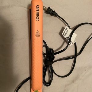 Amika Hair Straightner